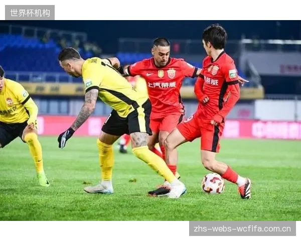 上海海港明确新赛季将逐步换血，计划让陈威、杨希等年轻球员接班。